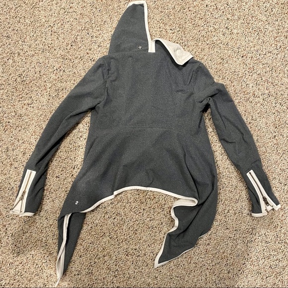 Lululemon Presence of Mind Wrap - Picture 8 of 13